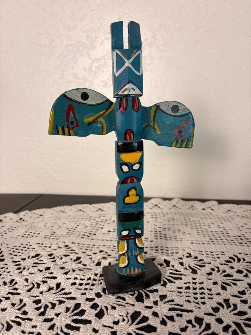 🪶✨ Hand Carved Blue Eagle Totem Pole – Vintage Wood Souvenir ✨🪶